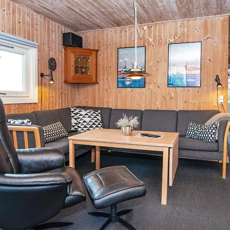 8 Person Holiday In Glesborg بيت للعطل