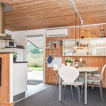8 Person Holiday In Glesborg
