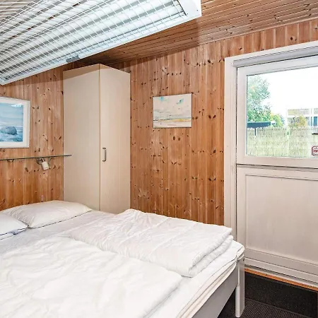 8 Person Holiday In Glesborg